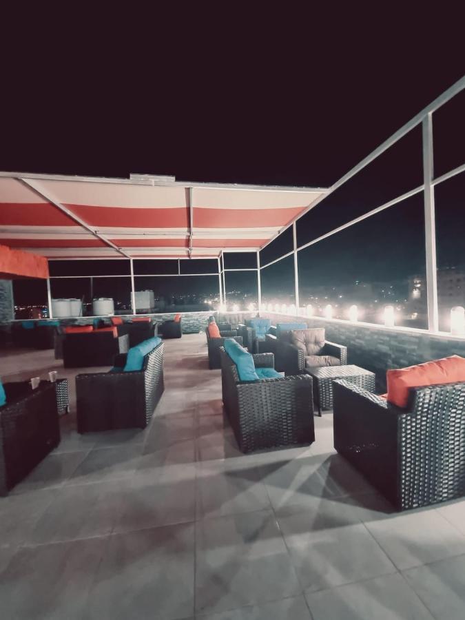 Zuwwar Aqaba Hotel Bagian luar foto