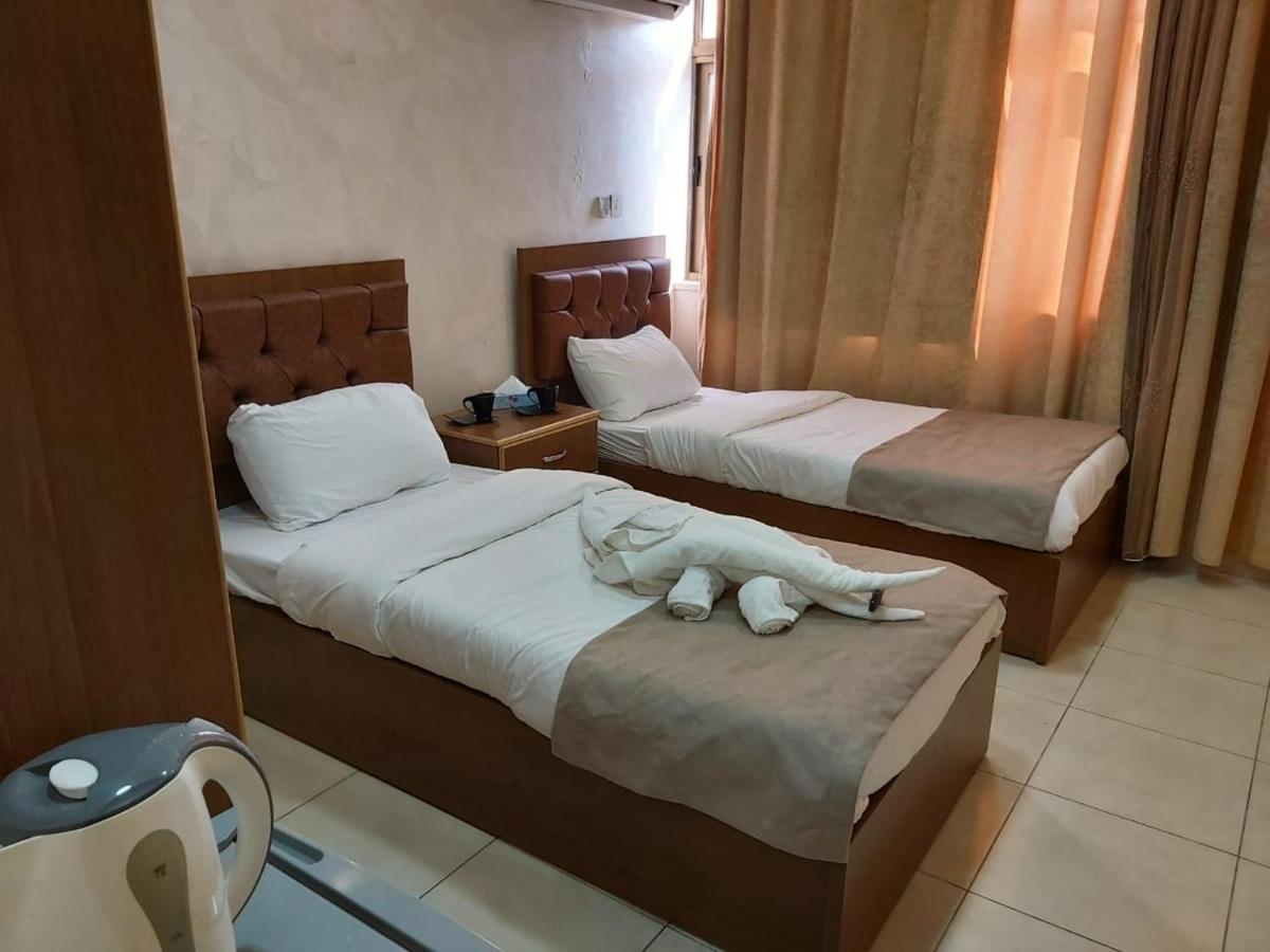 Zuwwar Aqaba Hotel Bagian luar foto